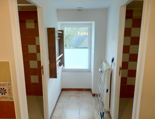 Dans la salle de bain du 1e étage : 2 cabines de douches indépendantes